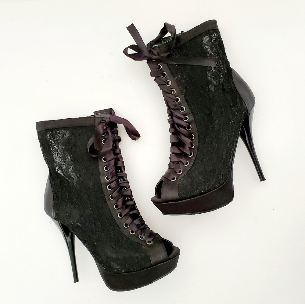 De Blossom Lace Satin Heeled Boots Zipper 5" Heel sz 7.5
